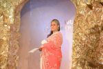 Jaya Bachchan at Abu Jani_s The Golden Peacock show for Sahachari Foundation in Mumbai on 7th Oct 2013 (181).JPG